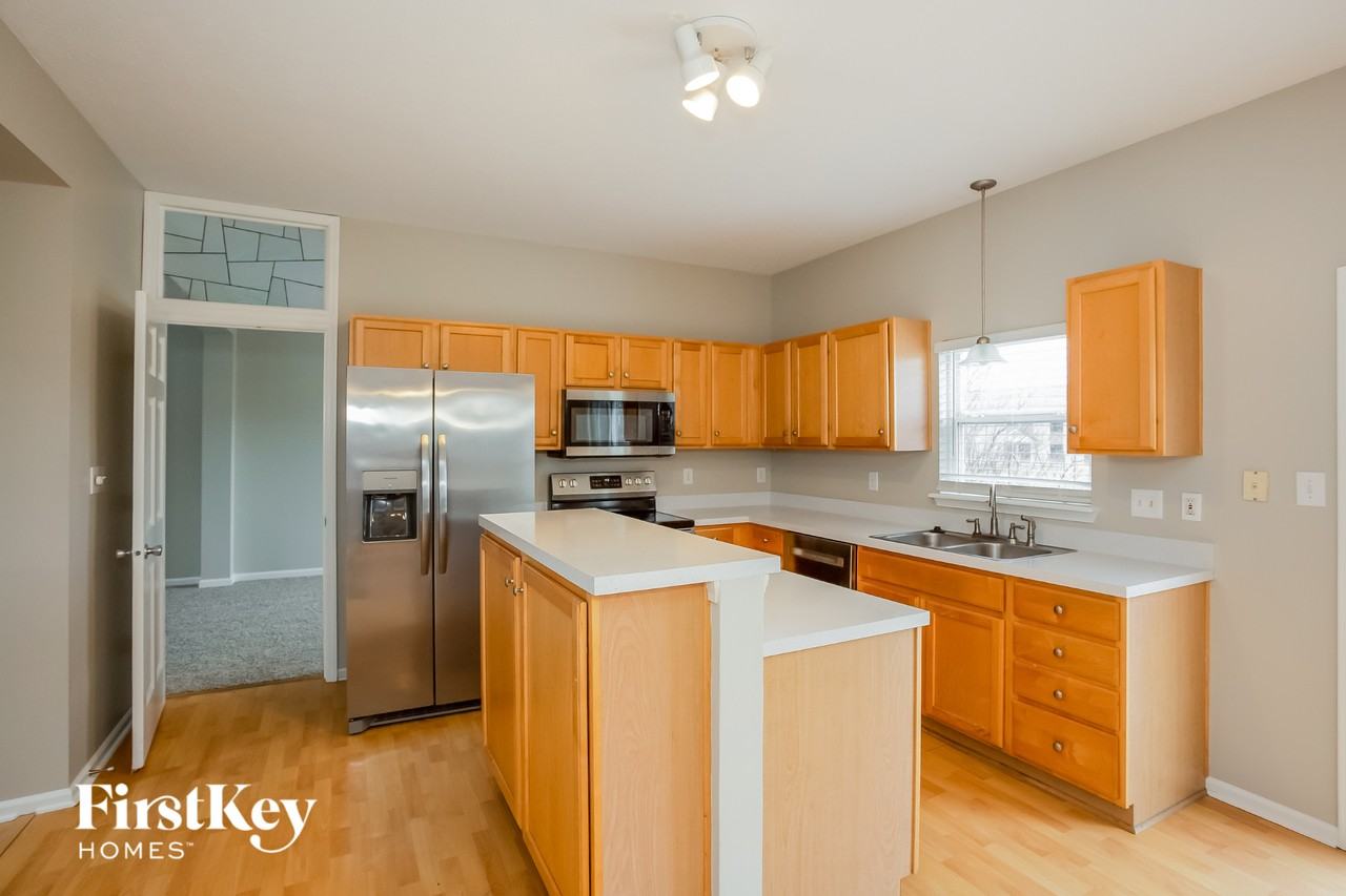 13947 Royalwood Dr - Photo 5 of 15