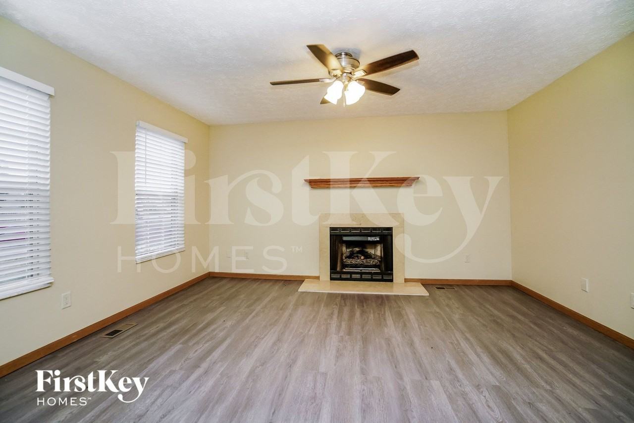 3953 Highland Bluff Dr - Photo 2 of 15