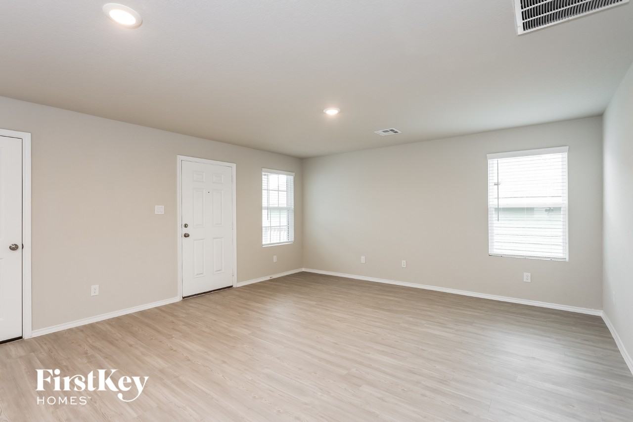 6432 Cotton Rdg - Photo 4 of 15