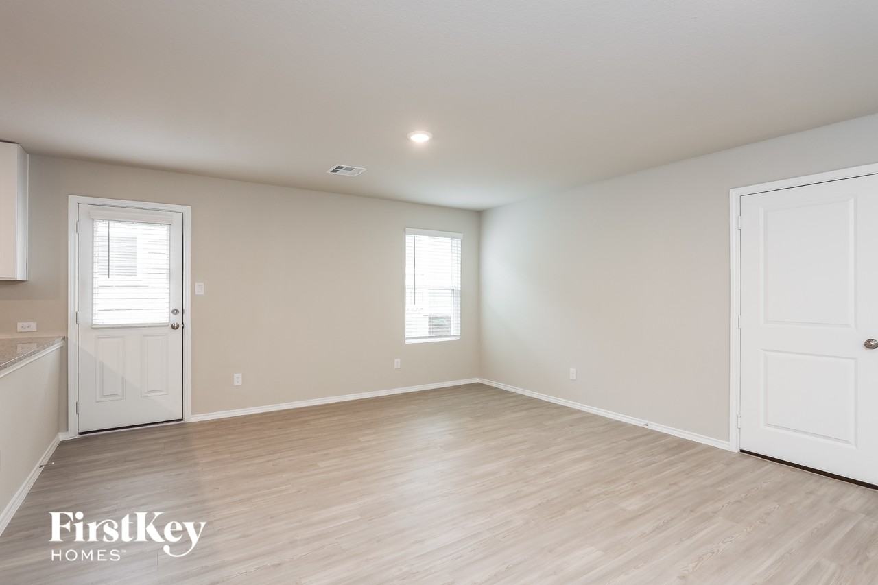 6432 Cotton Rdg - Photo 5 of 15