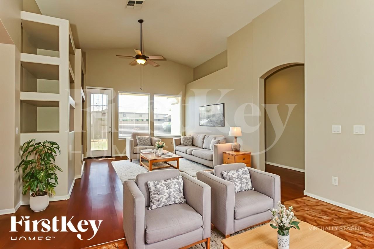 14135 W Riviera Dr - Photo 5 of 18