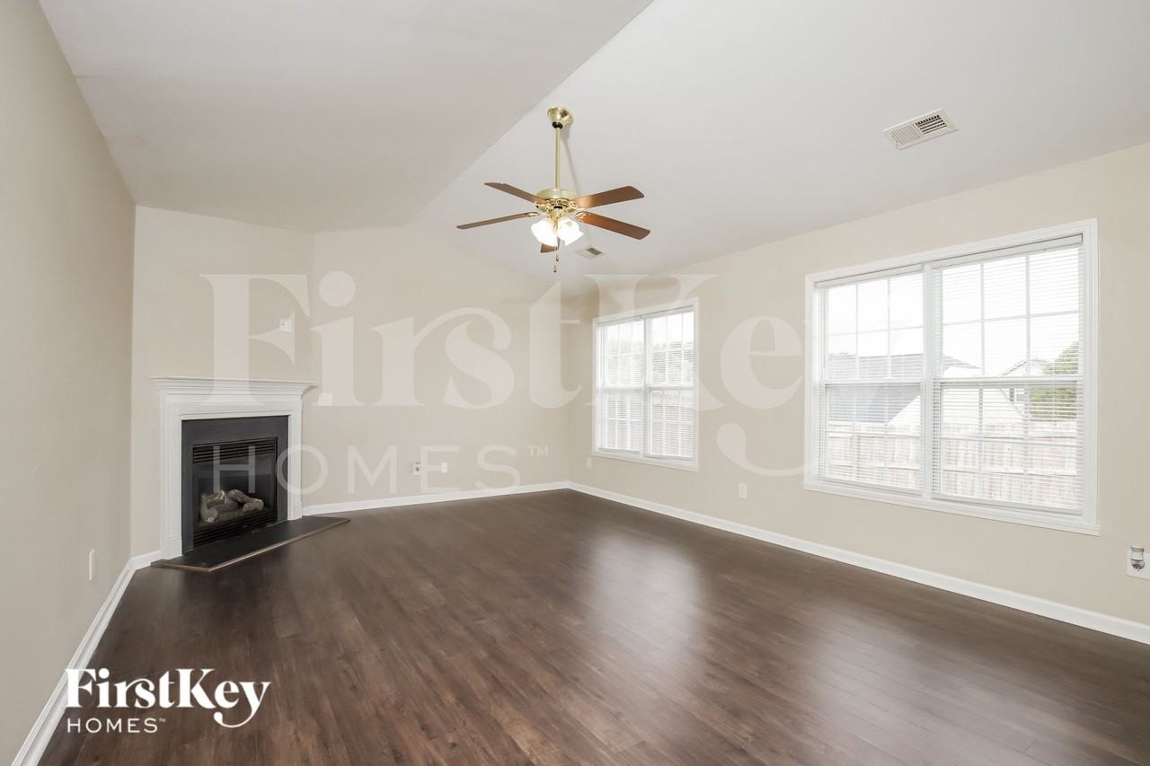 4004 Village Park Ct - Photo 2 of 15