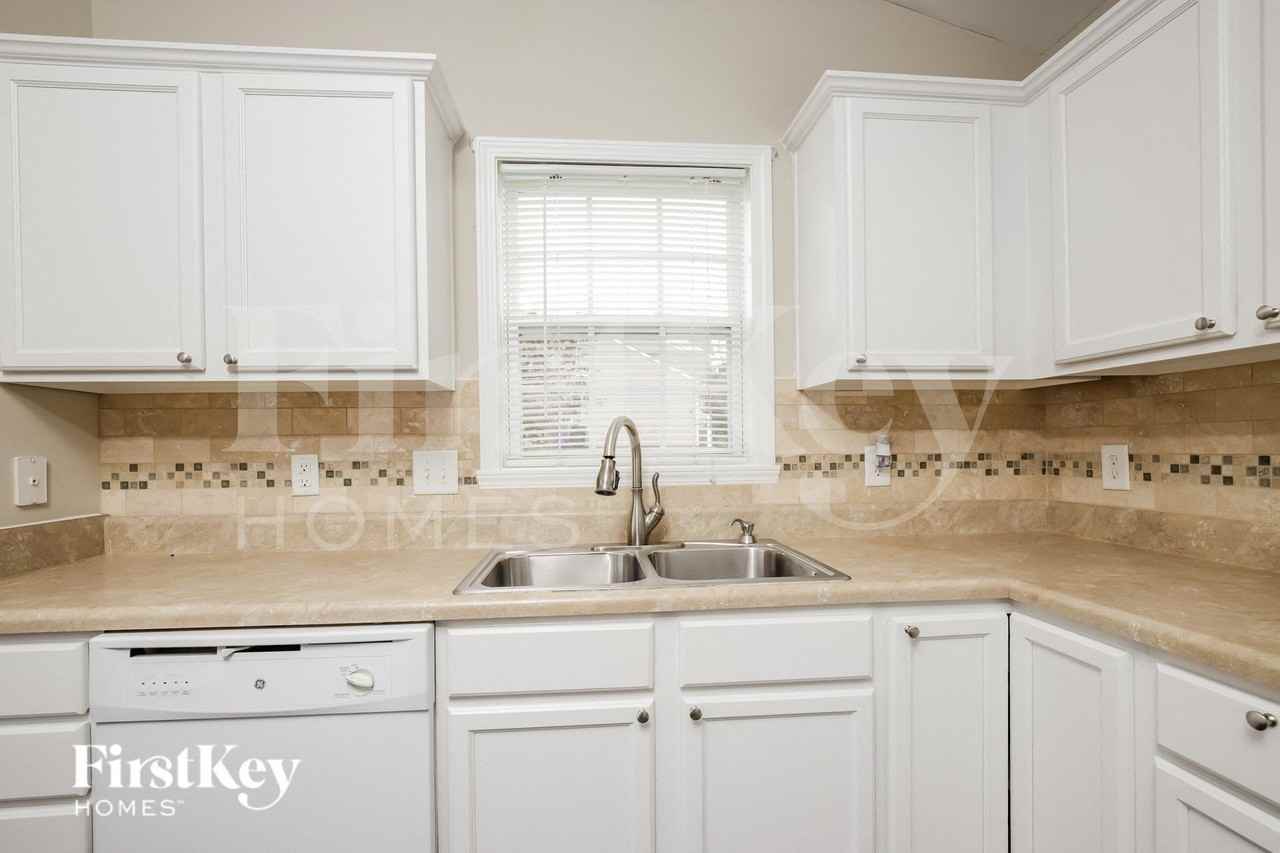 4004 Village Park Ct - Photo 6 of 15