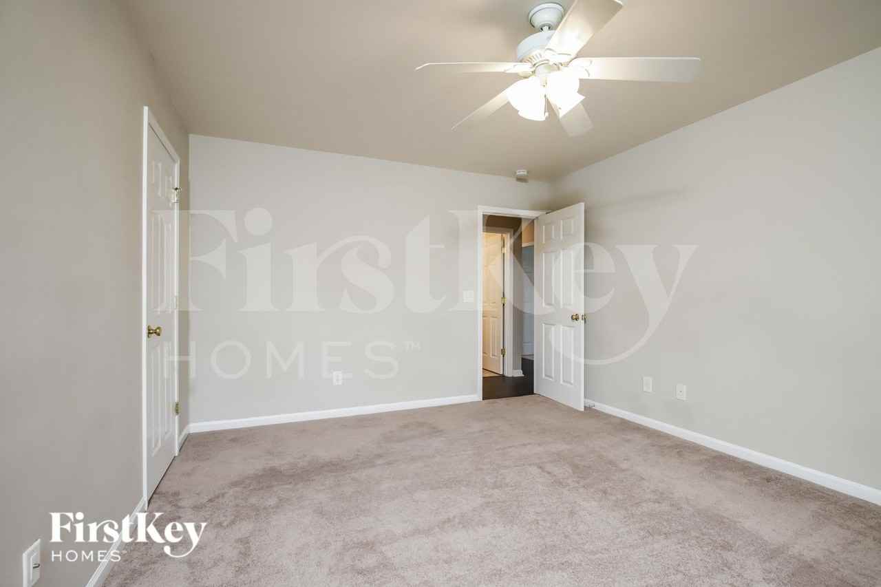 4004 Village Park Ct - Photo 7 of 15