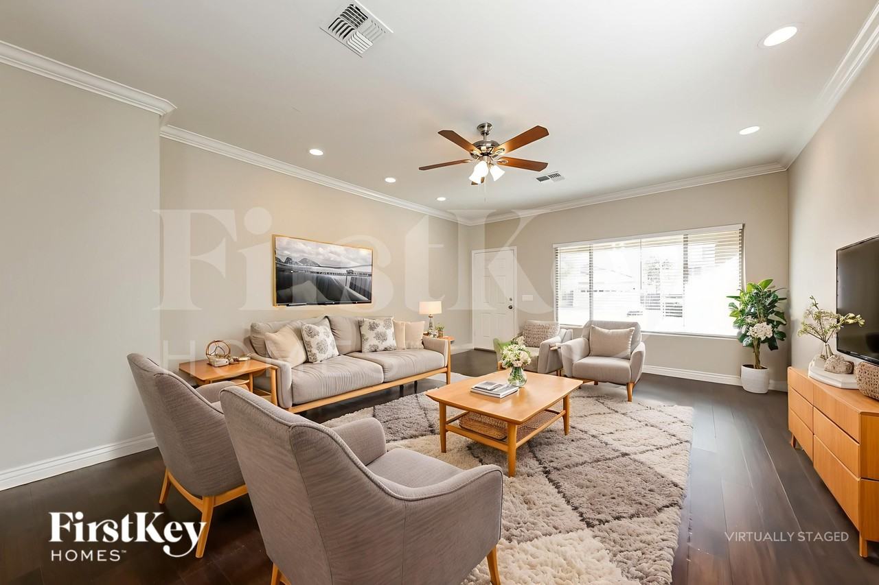 15150 N 146th Ave - Photo 4 of 18