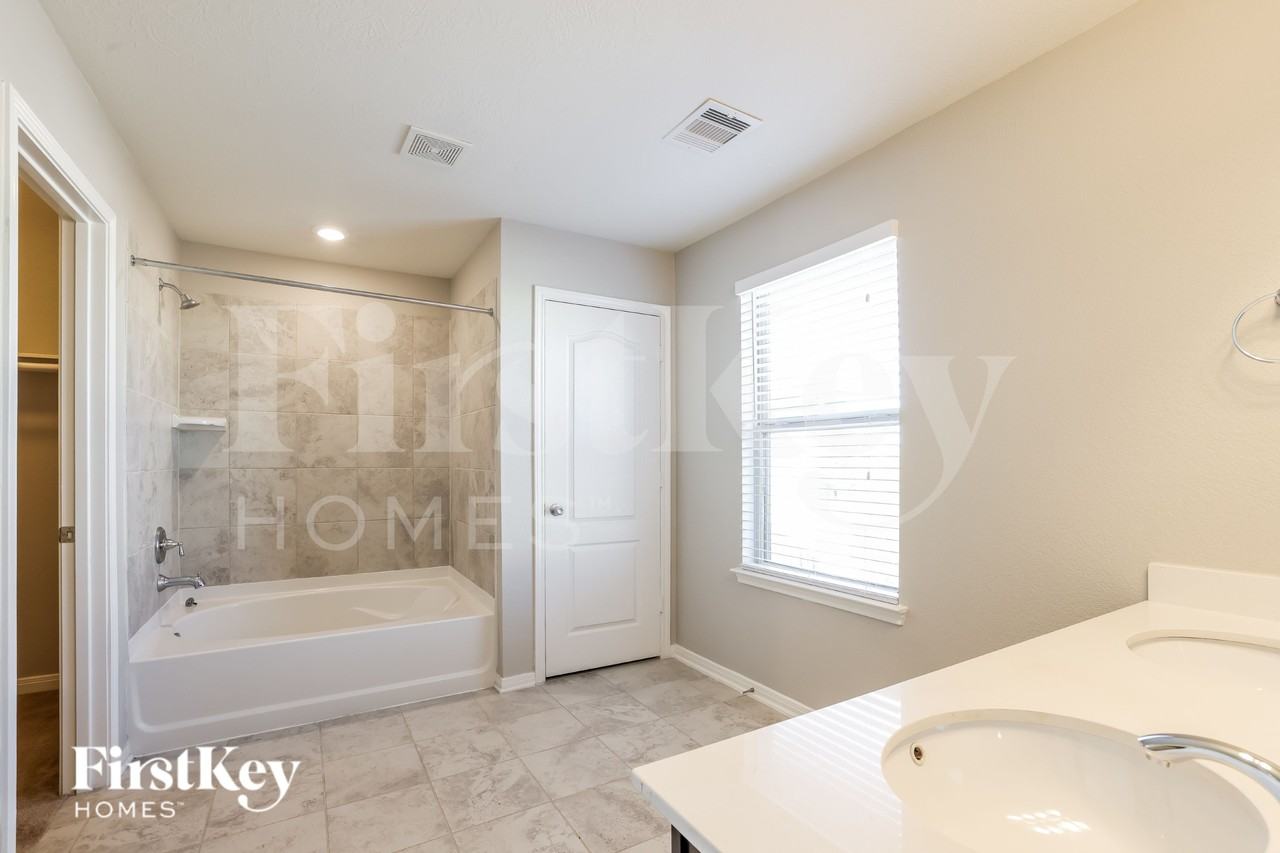 16330 Placewood Ct - Photo 7 of 16