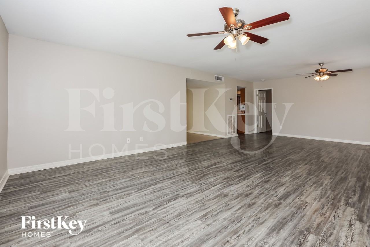 1748 W Monte Ave - Photo 3 of 15