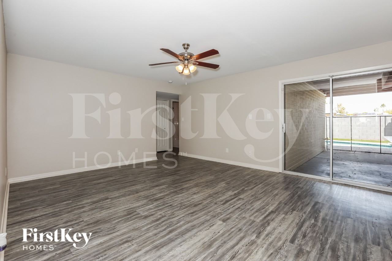 1748 W Monte Ave - Photo 4 of 15