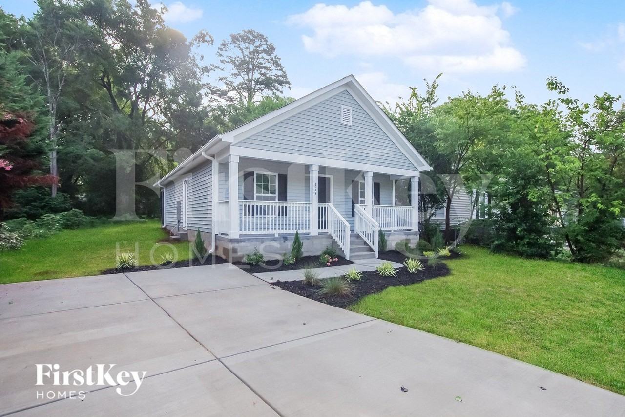 423 Leland St - Photo 2 of 15