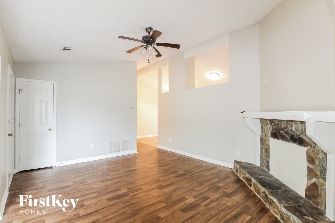 3972 Mcgill Dr - Photo 4 of 15