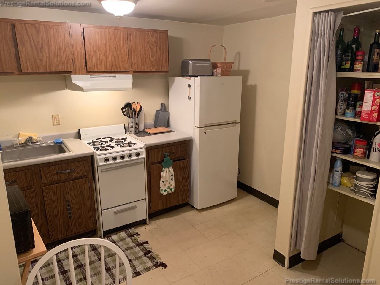 Fuller St #B - Photo 3 of 8