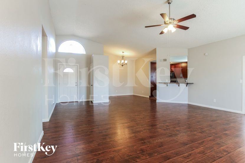 515 E Renee Dr - Photo 2 of 16