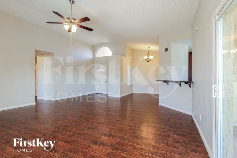 515 E Renee Dr - Photo 3 of 16