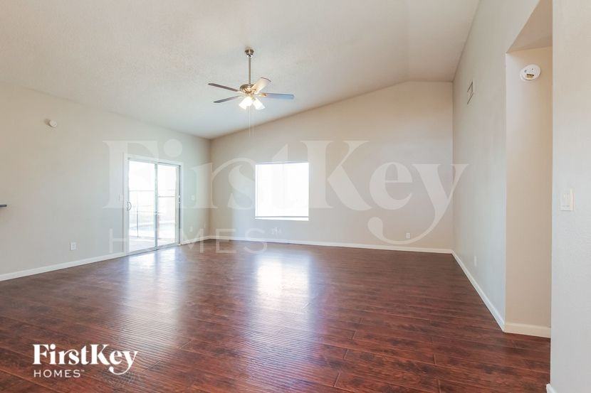 515 E Renee Dr - Photo 4 of 16