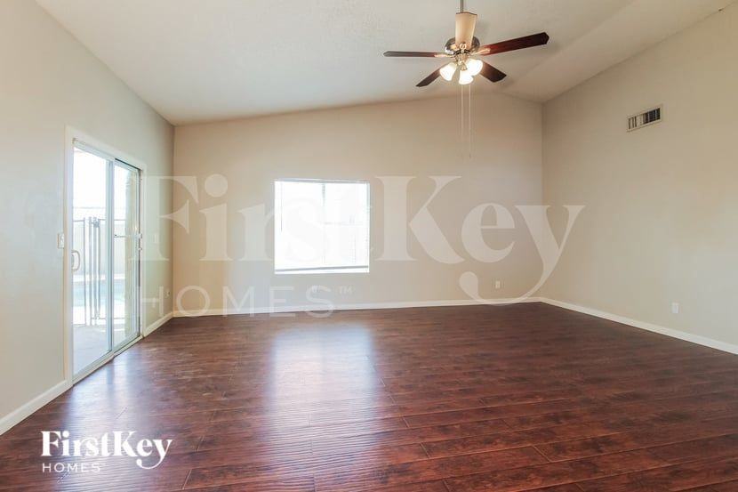 515 E Renee Dr - Photo 7 of 16