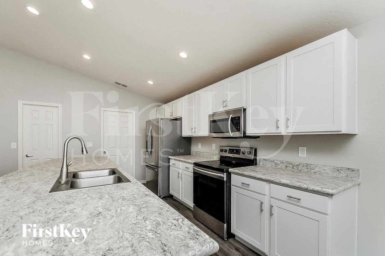 851 Orleans Dr - Photo 4 of 15