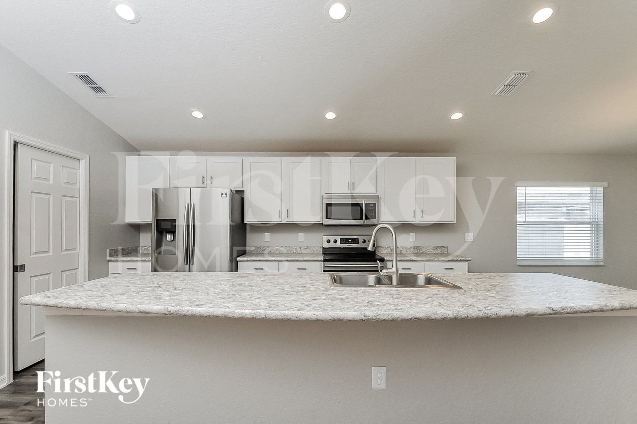 851 Orleans Dr - Photo 5 of 15