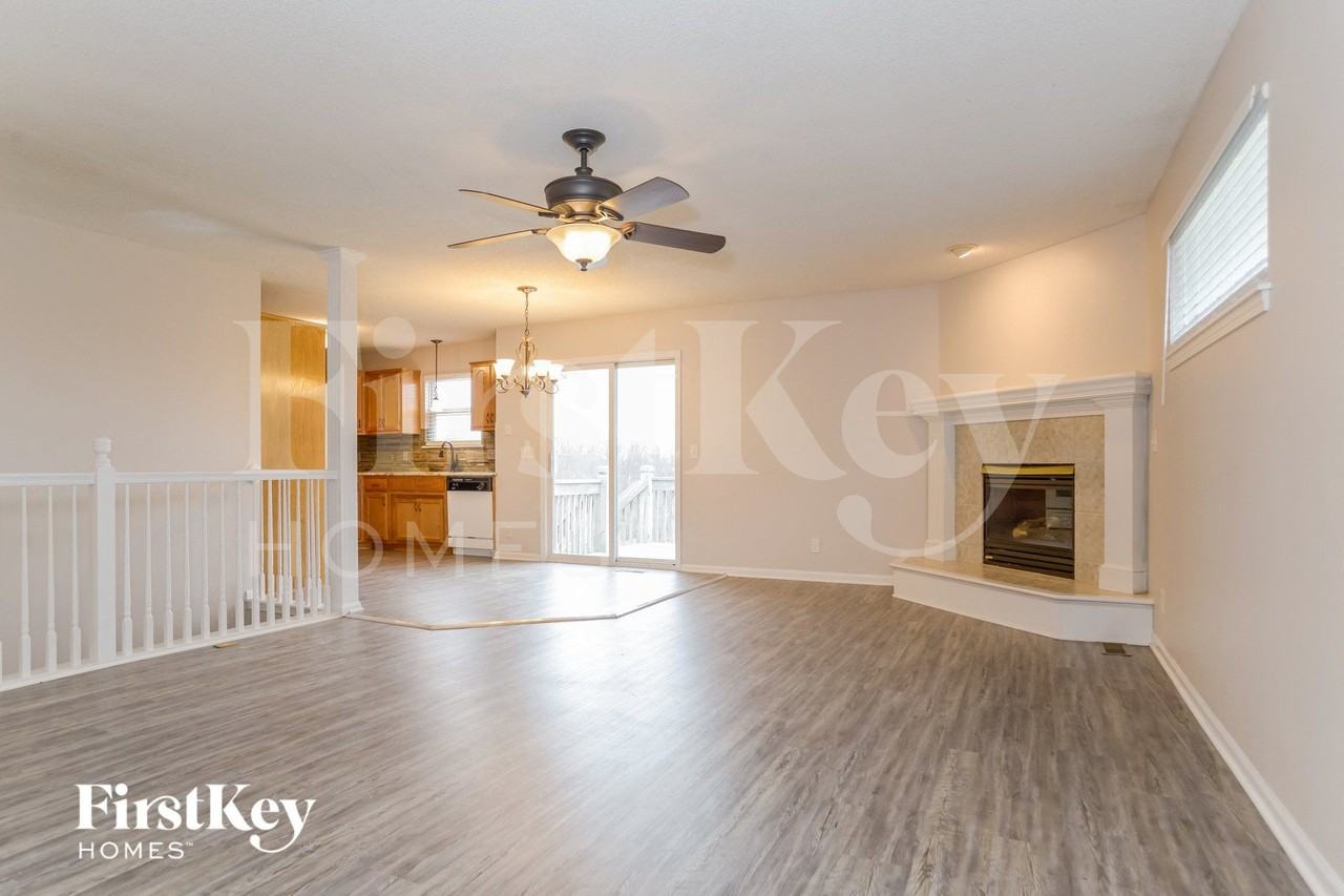 11123 N Lewis Ave - Photo 4 of 15