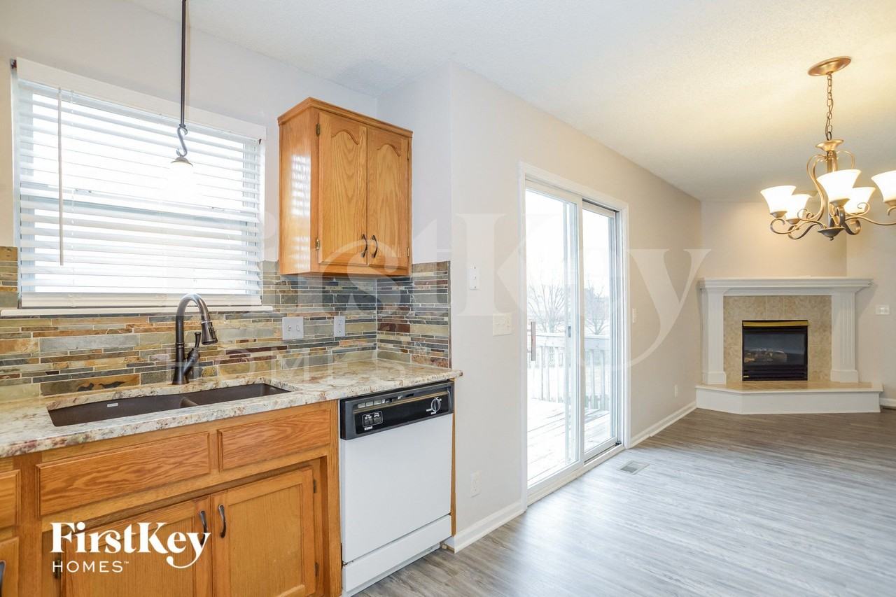 11123 N Lewis Ave - Photo 7 of 15