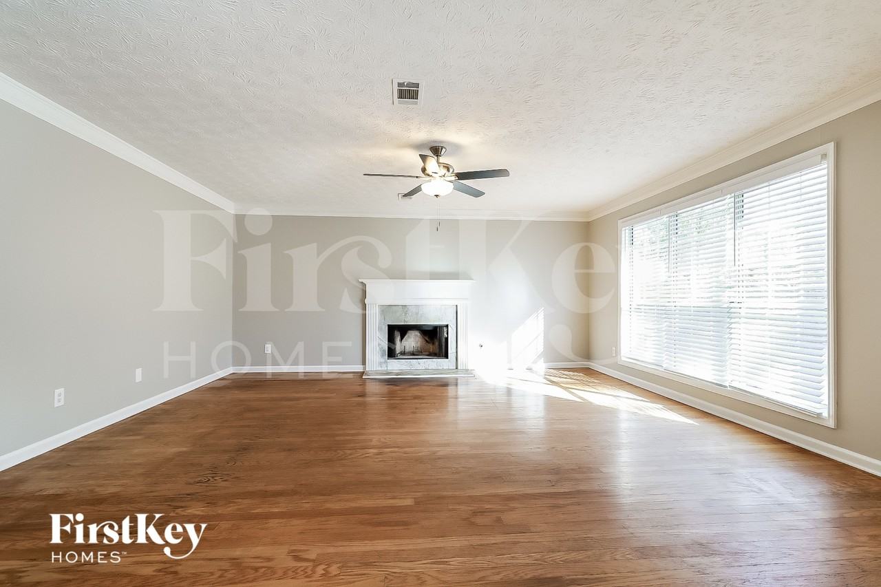 2964 Shady Woods Cir - Photo 2 of 15