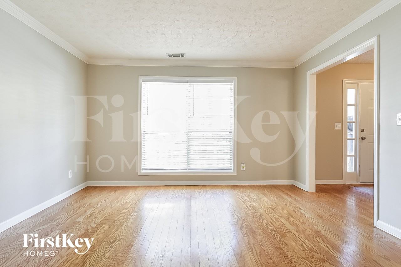 2964 Shady Woods Cir - Photo 3 of 15