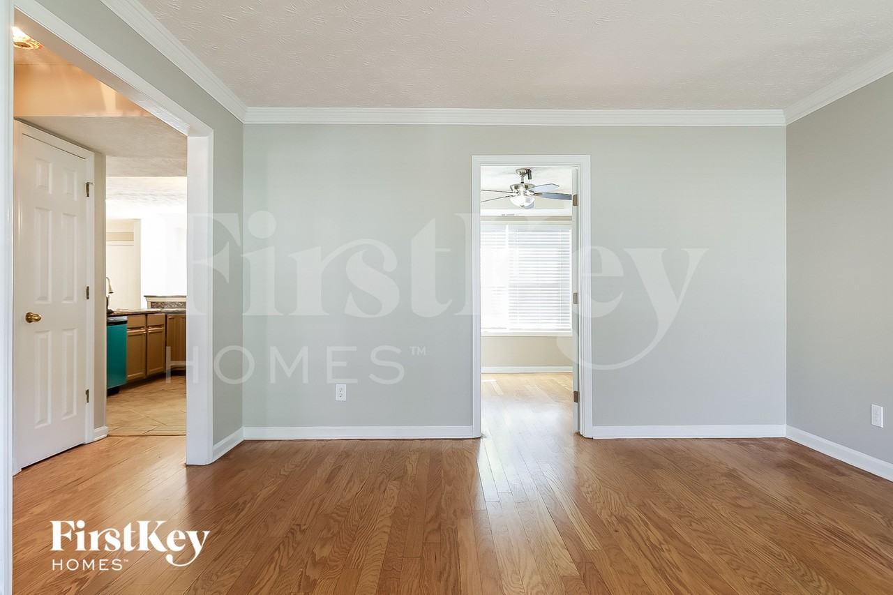 2964 Shady Woods Cir - Photo 4 of 15