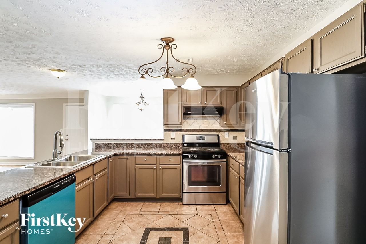 2964 Shady Woods Cir - Photo 5 of 15