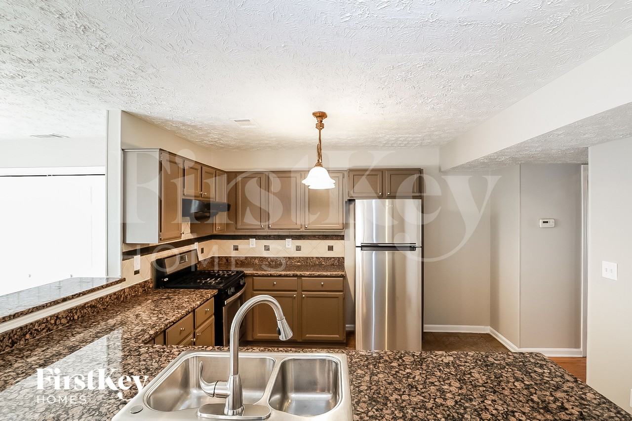 2964 Shady Woods Cir - Photo 6 of 15