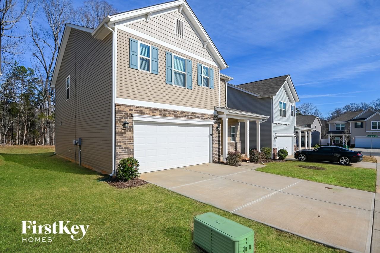 9147 Marion Oaks Dr - Photo 2 of 15