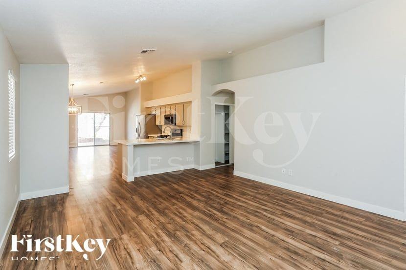 7908 Olympus Ave - Photo 2 of 15