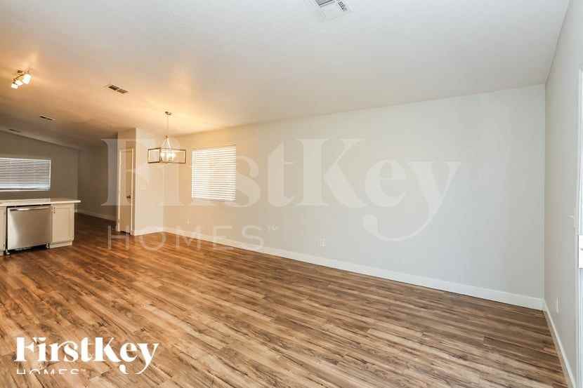 7908 Olympus Ave - Photo 4 of 15