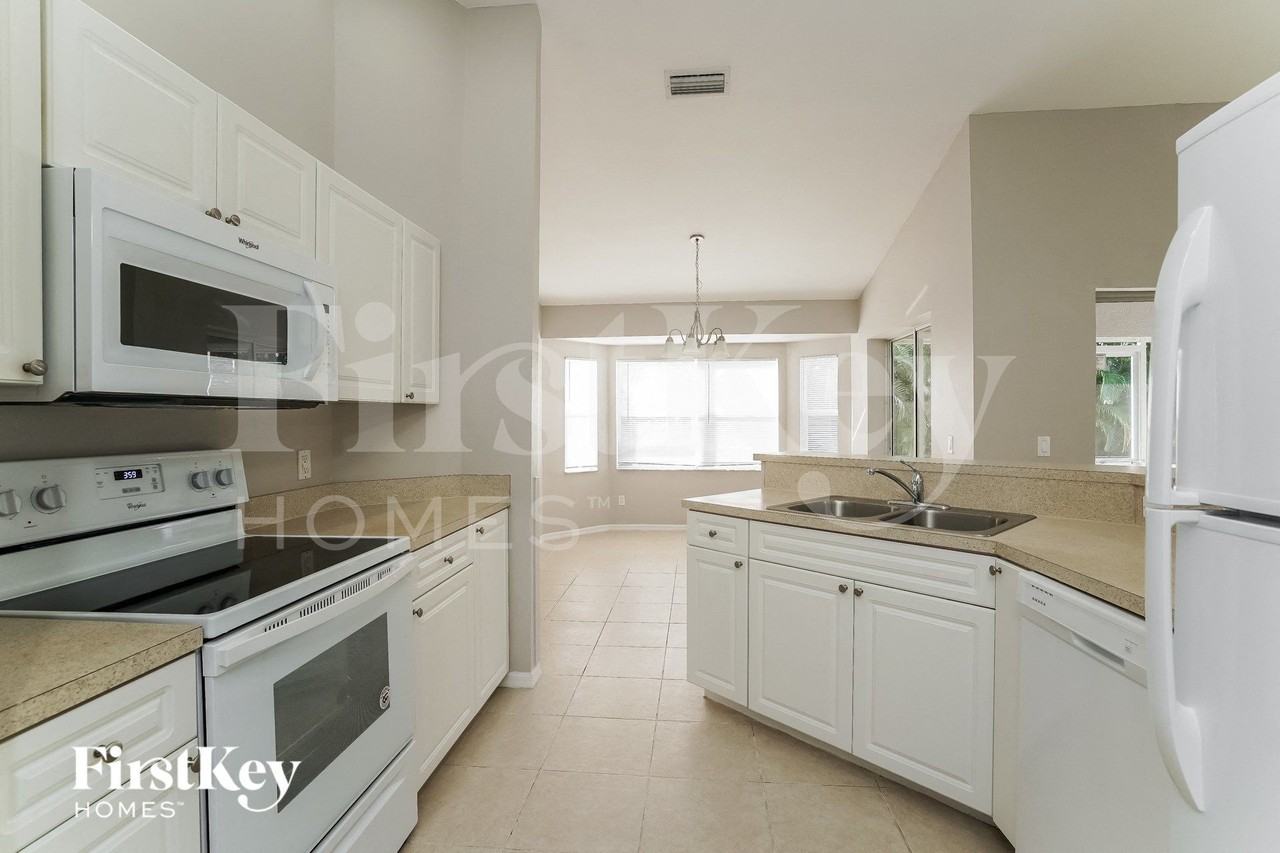 8352 Bahamas Rd - Photo 5 of 15