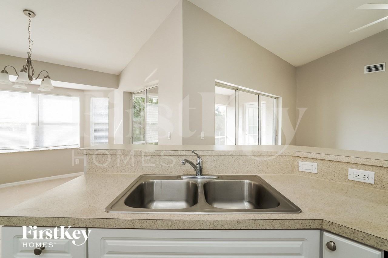 8352 Bahamas Rd - Photo 6 of 15