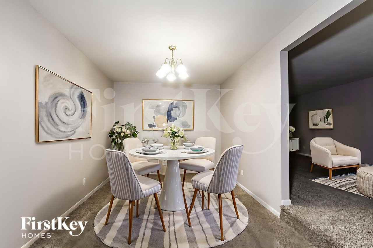 9846 Rivermont Dr - Photo 6 of 18