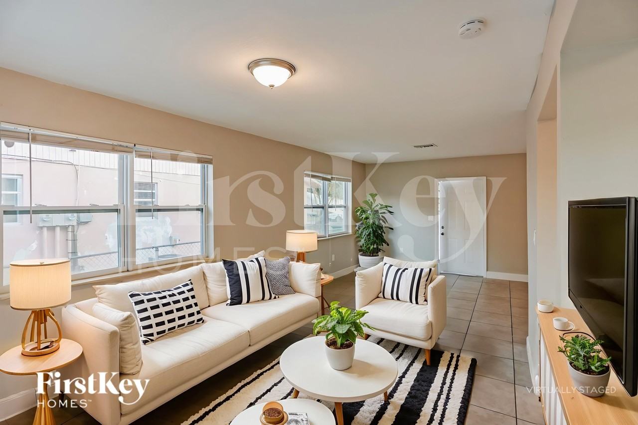 9231 Sw 204th Ter - Photo 4 of 18