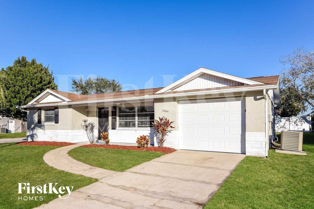 9204 Lido Ln - Photo 2 of 15