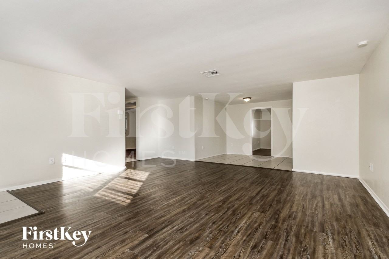 9204 Lido Ln - Photo 4 of 15