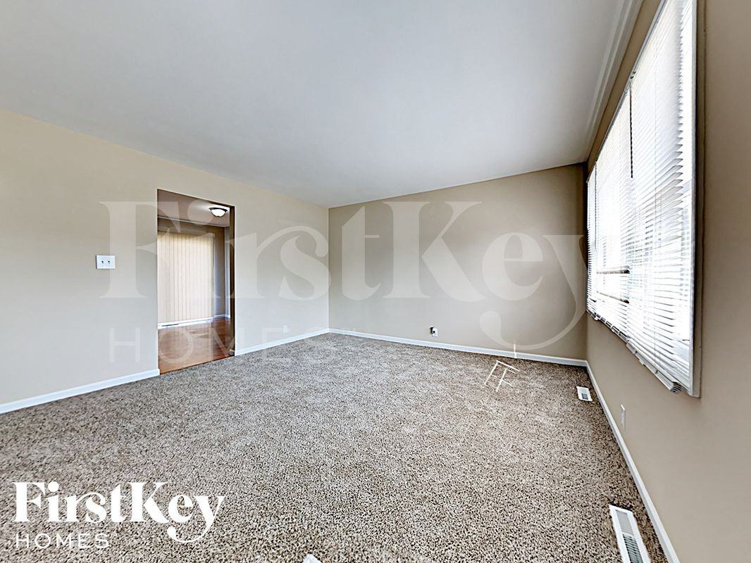 8920 Woody Trl - Photo 3 of 15