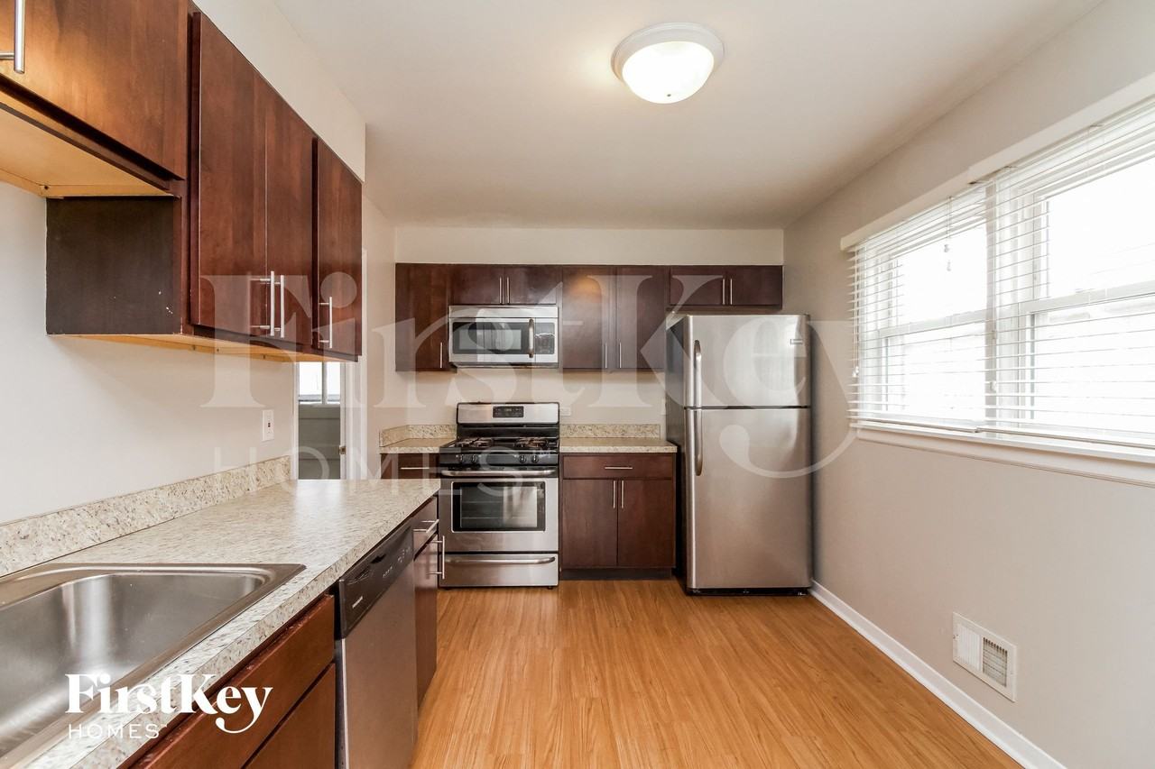 8840 Sproat Ave - Photo 5 of 15