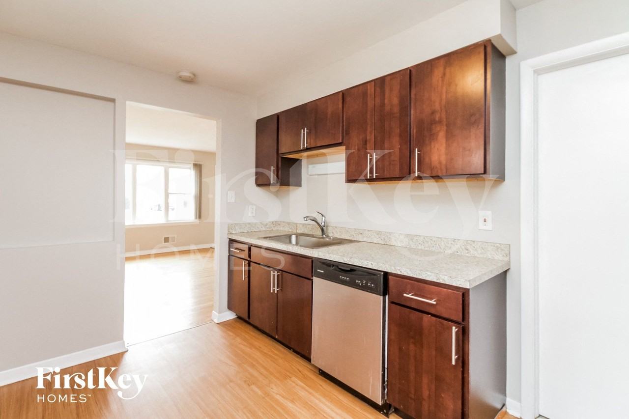 8840 Sproat Ave - Photo 6 of 15