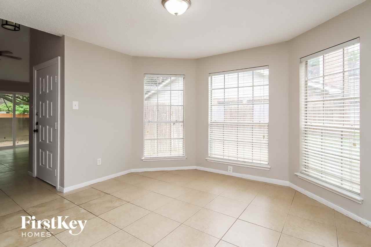 8654 Pine Falls Dr - Photo 3 of 15