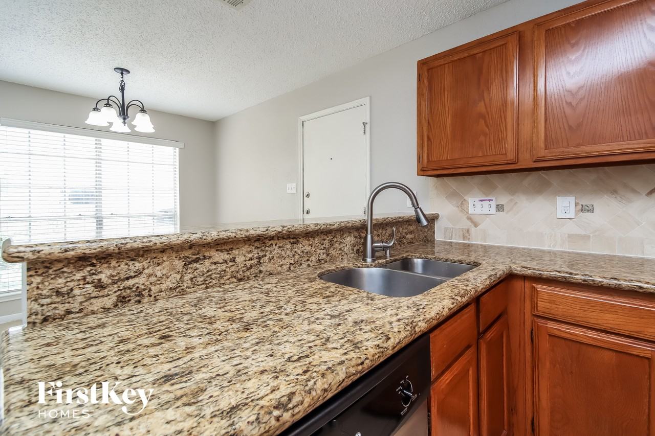 8654 Pine Falls Dr - Photo 5 of 15