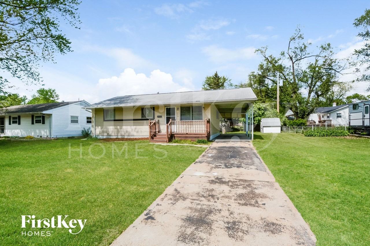 755 Tyson Dr - Photo 2 of 15