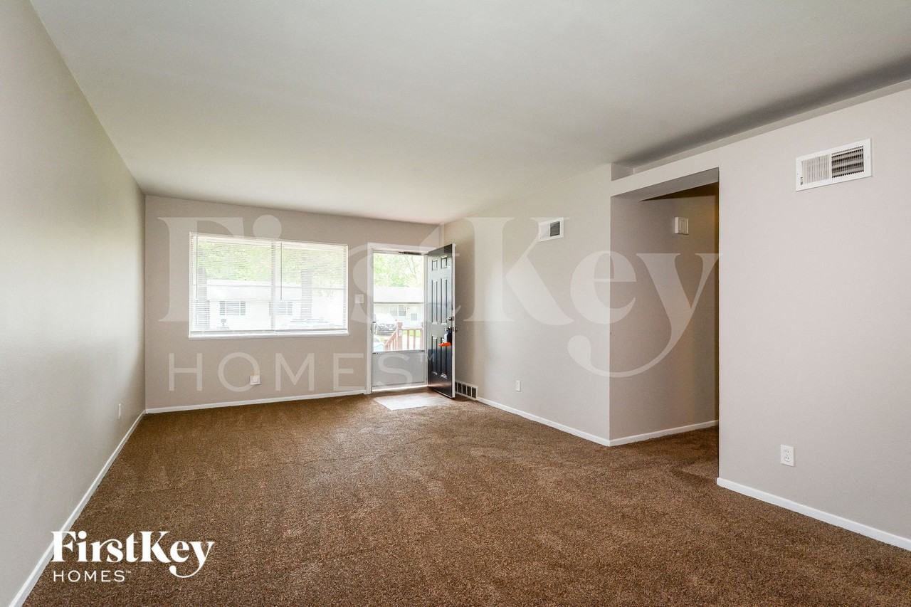 755 Tyson Dr - Photo 4 of 15