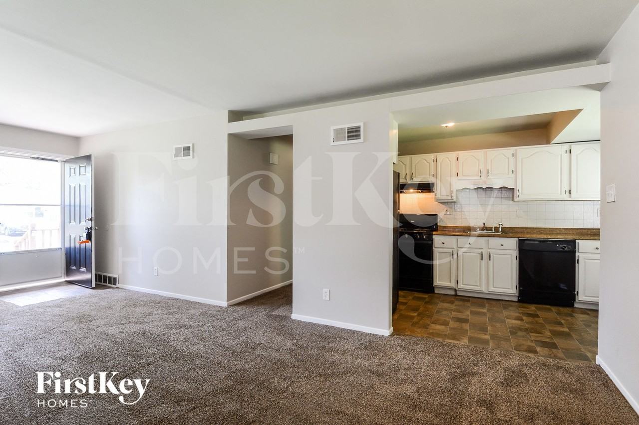 755 Tyson Dr - Photo 5 of 15