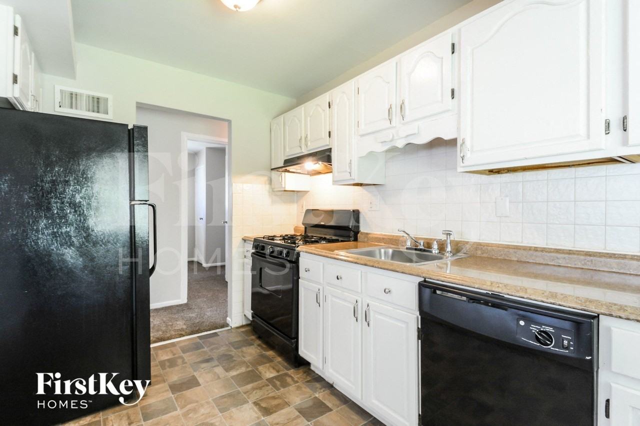 755 Tyson Dr - Photo 6 of 15