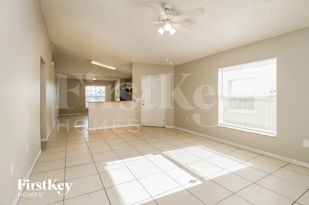 6528 Viewpoint Ct - Photo 4 of 15