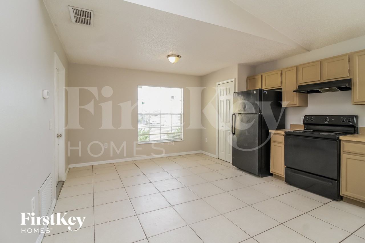 6528 Viewpoint Ct - Photo 6 of 15