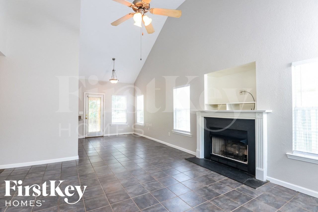 640 Meriweather Dr - Photo 3 of 15