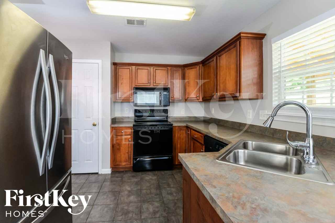 640 Meriweather Dr - Photo 6 of 15